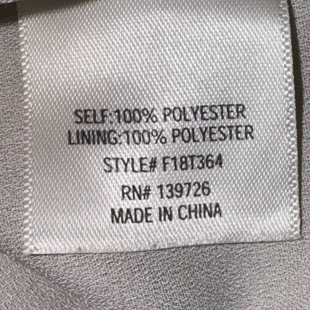 Blue Rain Floral Blouse Francesca’s- Cream and Pink floral. Size XS. VVGUC - Picture 4 of 9